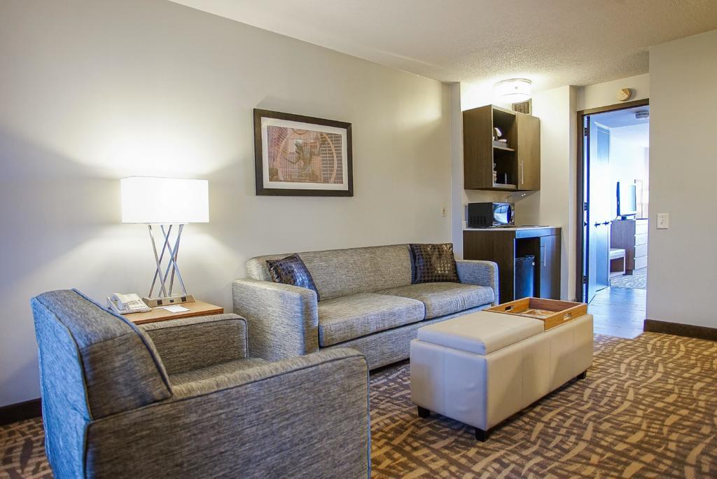 מלון Ramada By Wyndham סאות'פילד מראה חיצוני תמונה