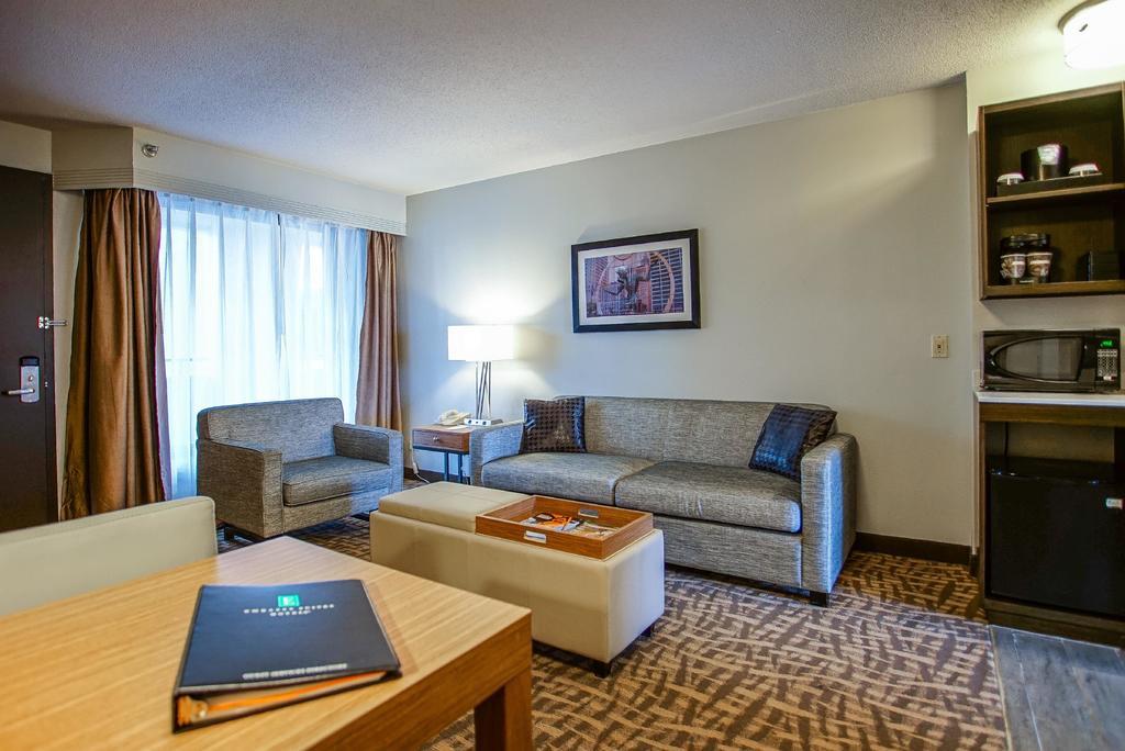 מלון Ramada By Wyndham סאות'פילד מראה חיצוני תמונה