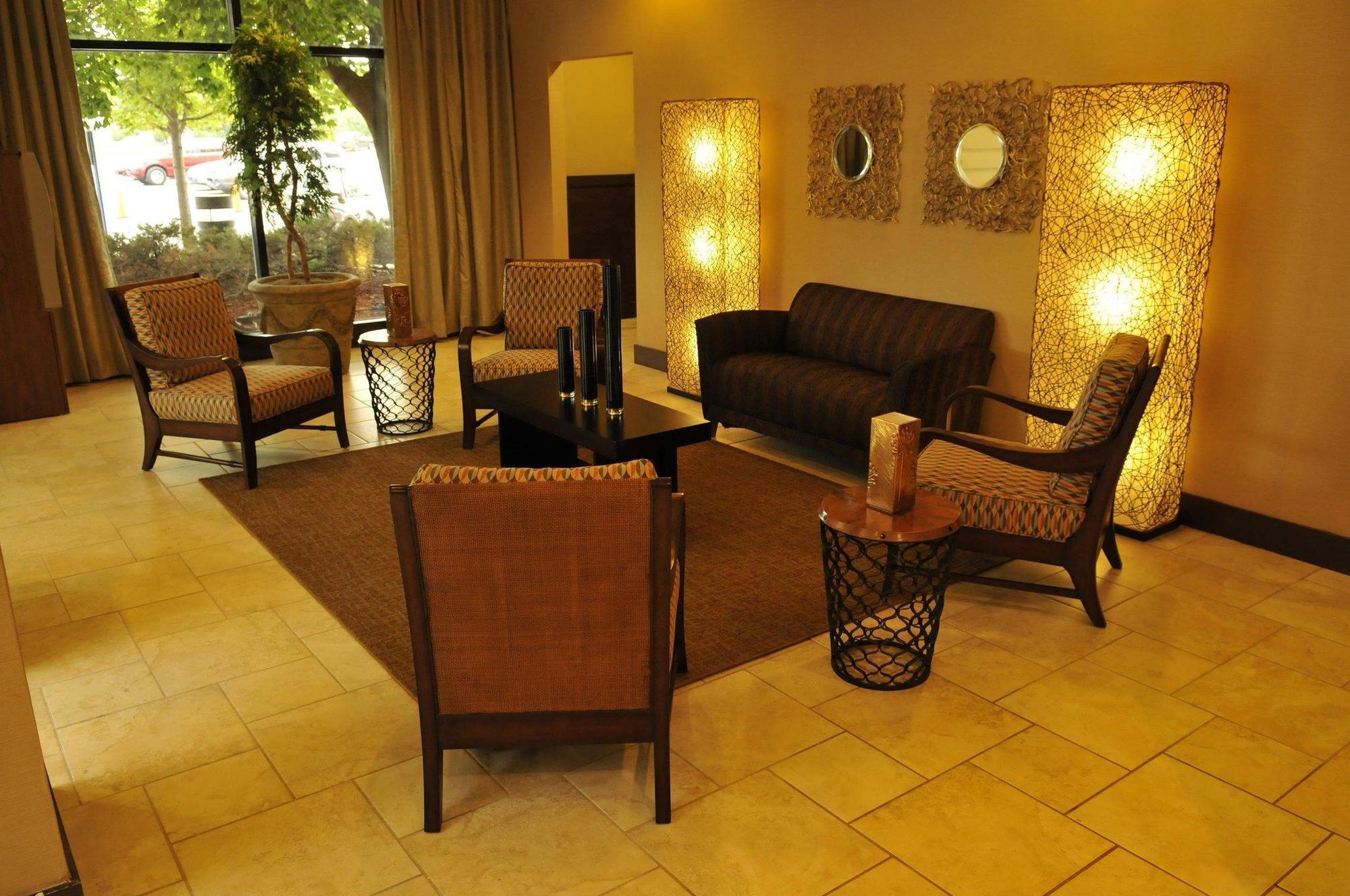 מלון Ramada By Wyndham סאות'פילד מראה חיצוני תמונה