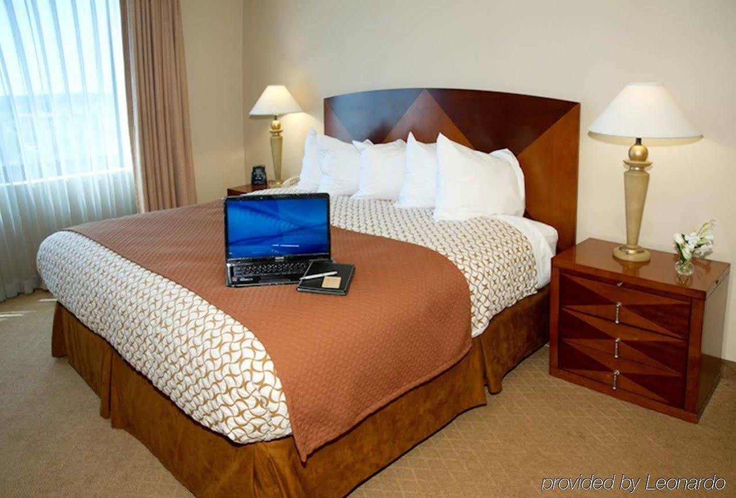 מלון Ramada By Wyndham סאות'פילד מראה חיצוני תמונה