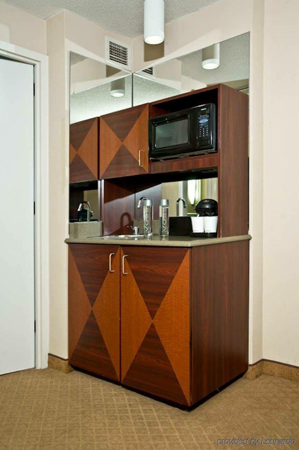 מלון Ramada By Wyndham סאות'פילד מראה חיצוני תמונה